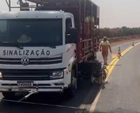 Caminhão de pintura asfáltica